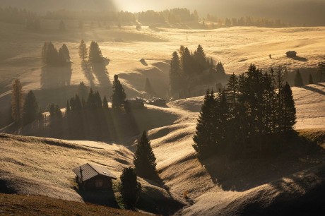 Hra světel a stínů na pastvinách Alpe di Siuisi - Foto Petr Kovář 0324