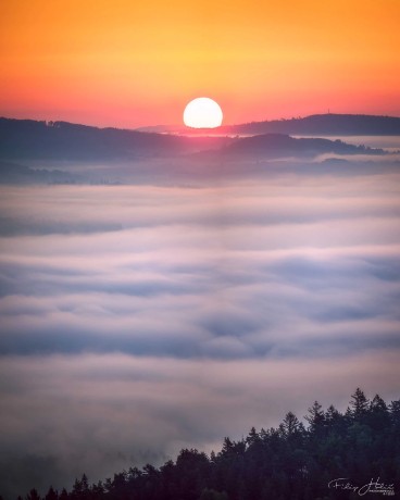 Labská mlhovina pod hraničními horami - Foto Filip Holič 0525