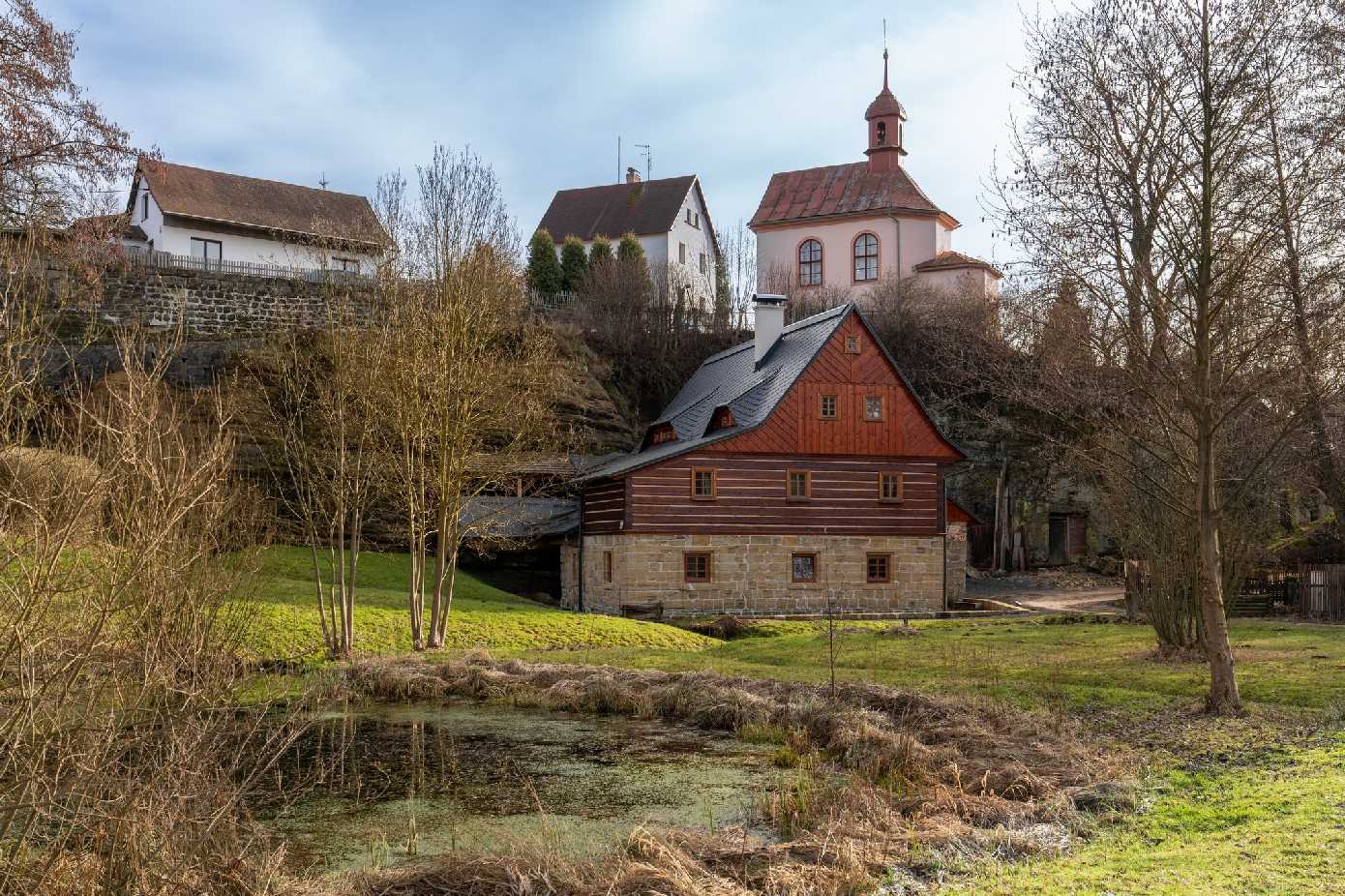 Kostelík a mlýn Radvanec - Foto Petr Germanič 0224