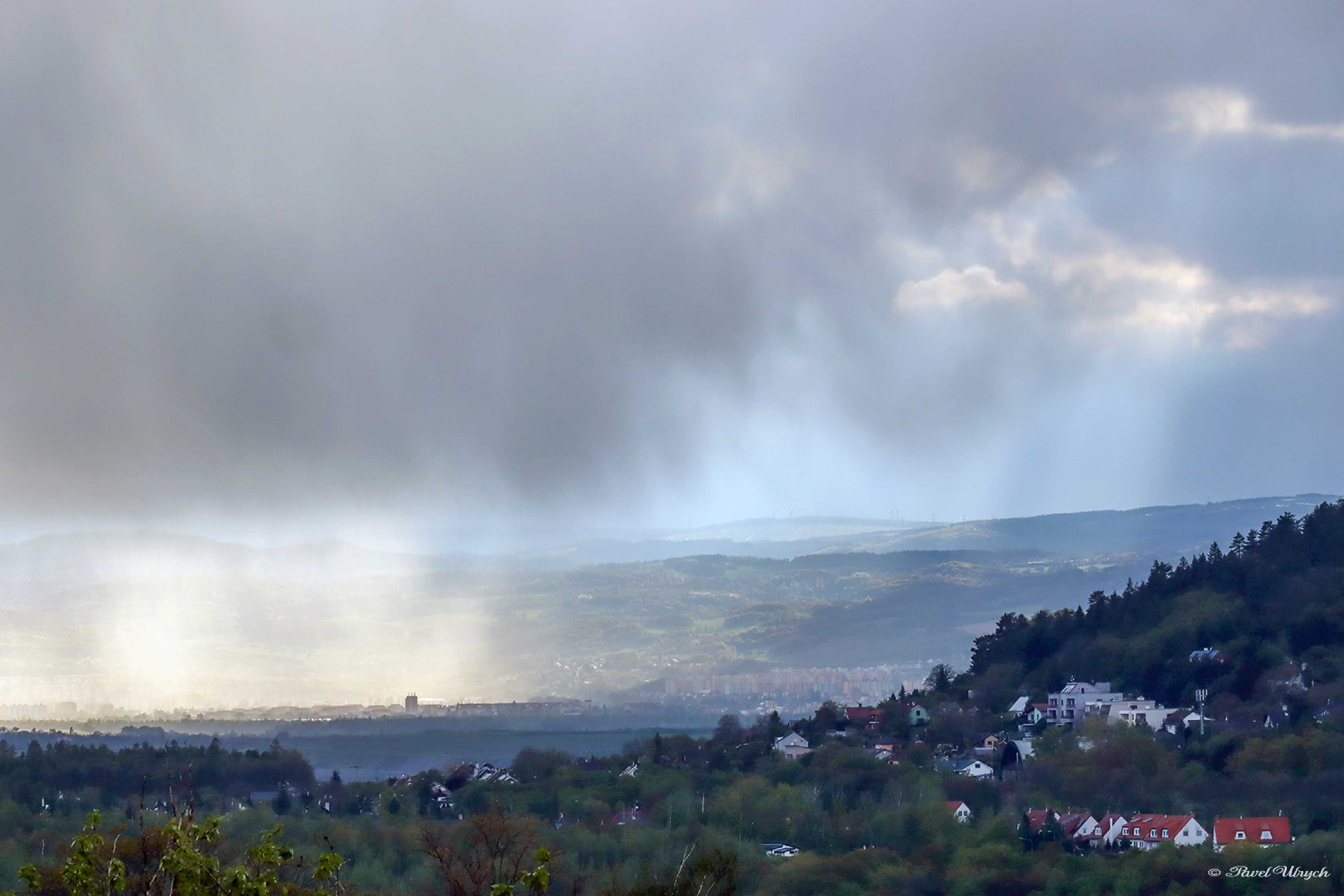 Dubnové počasí nad Mostem - Foto Pavel Ulrych 0424