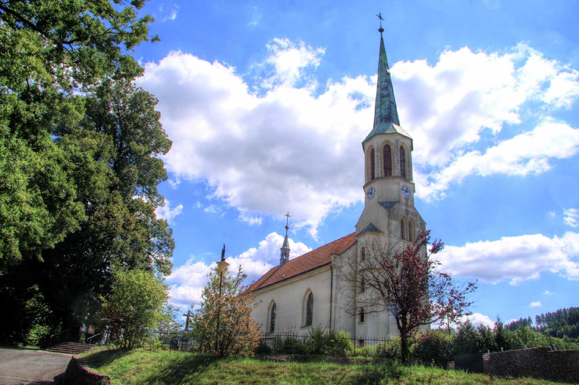 Hovězí a Kostel svaté Maří Magdalény - Foto Ladislav Jonák 1024