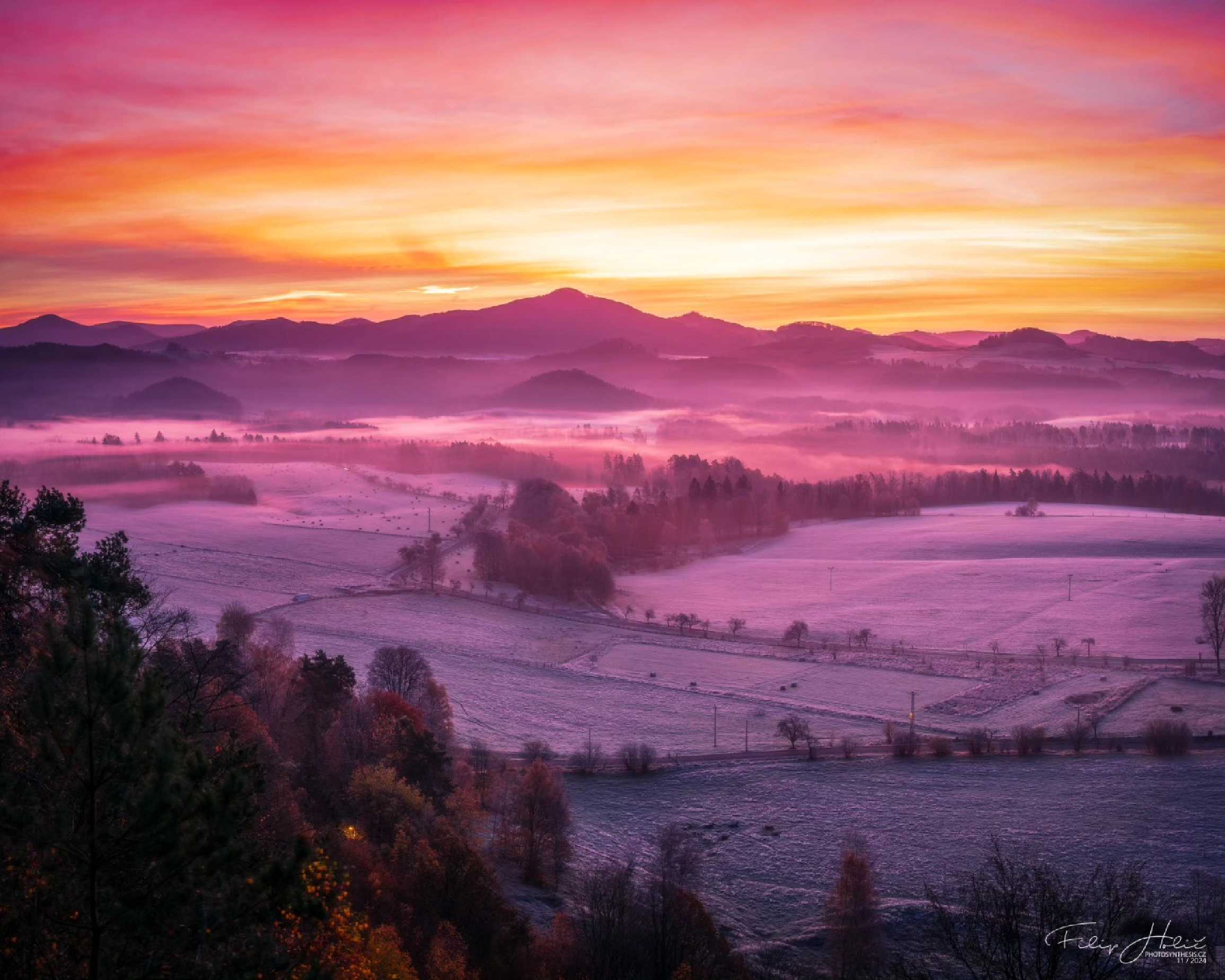 Ohnivé ráno na Zámeckém vrchu - Foto Filip Holič 1124