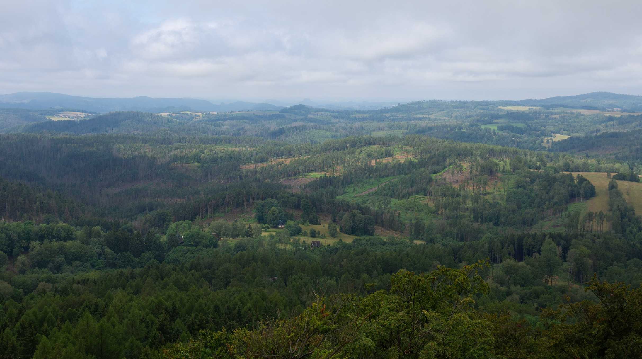 Výhled z Vlčí hory - Foto Jaroslava Jechová 0724 (2)